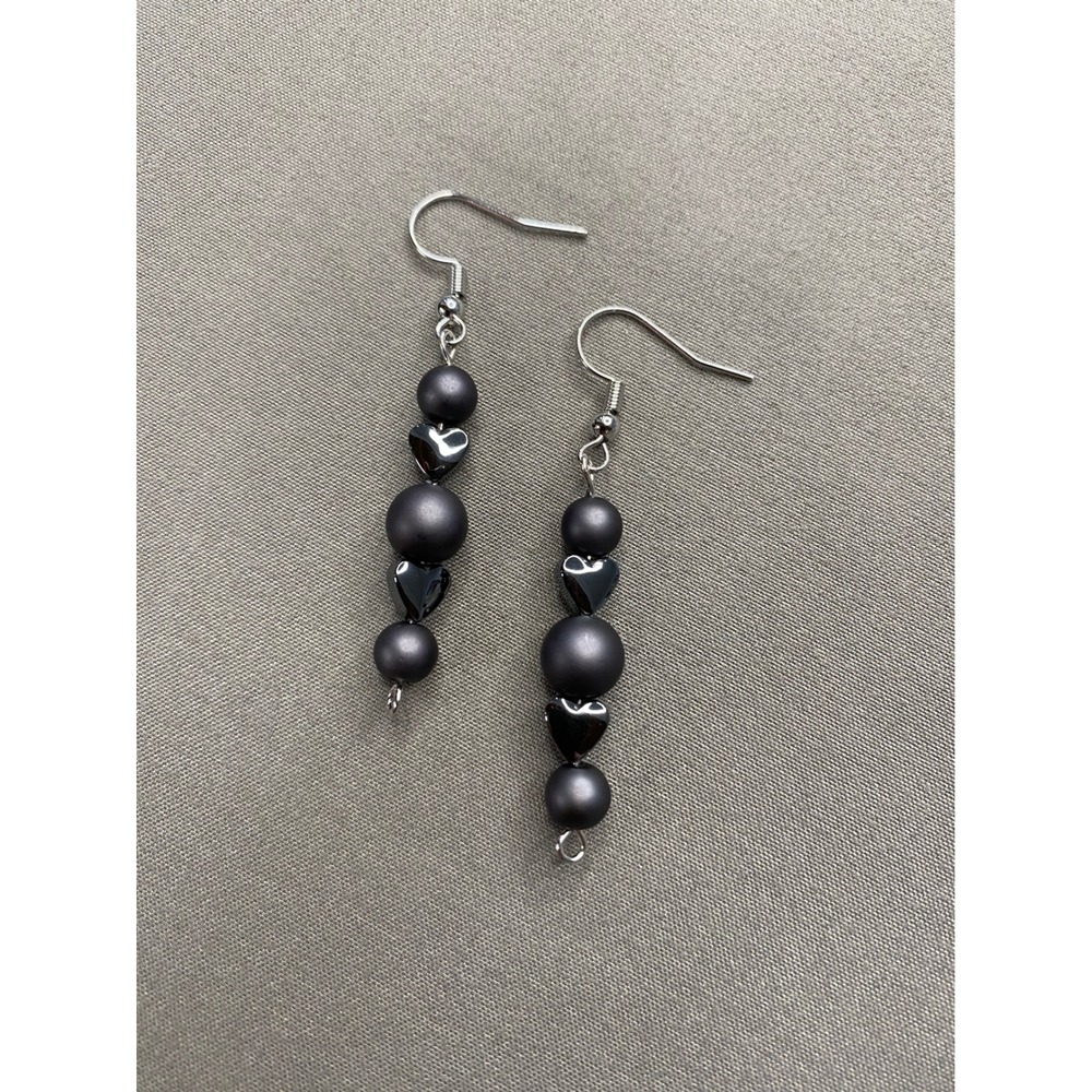 Gray Beaded Dangle Earrings Silver Tone Heart Accents Elegant Womens Jewelry NEW